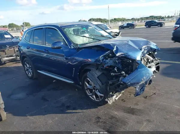 5UX43DP02N9L01828 2022 BMW X3 - Image 1