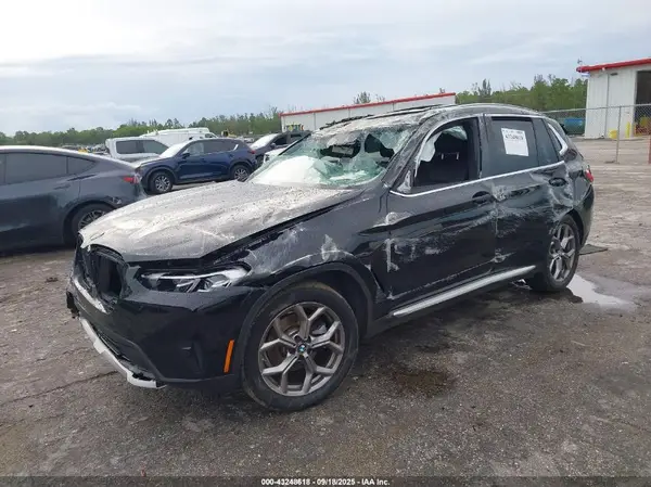 5UX43DP03N9K84635 2022 BMW X3 - Image 2