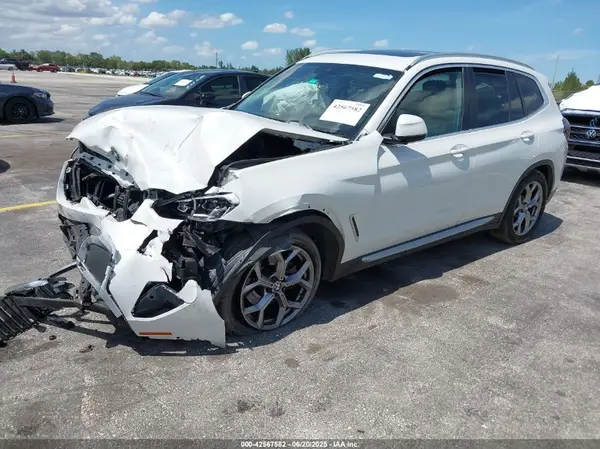 5UX43DP03N9L39942 2022 BMW X3 - Image 2
