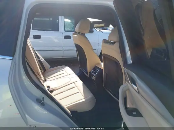 5UX43DP04R9T51961 2024 BMW X3 - Image 8