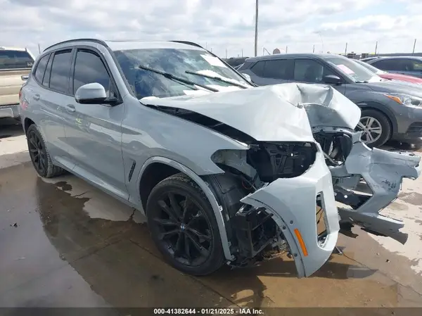 5UX43DP09N9K21572 2022 BMW X3 - Image 1