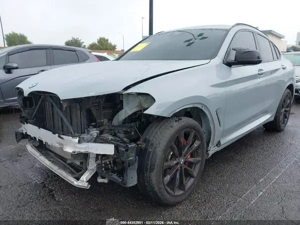 5UX43DT01N9J05143 2022 BMW X4 - Image 2