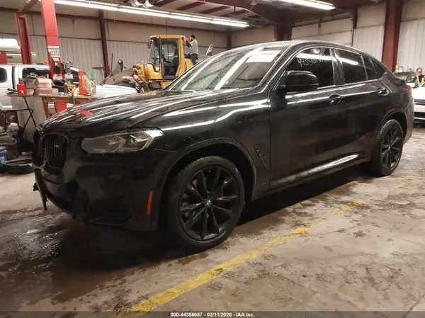 5UX43DT01N9K09437 2022 BMW X4 - Image 2