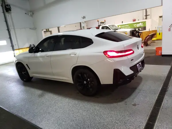 5UX43DT02N9N25641 2022 BMW X4 - Image 2