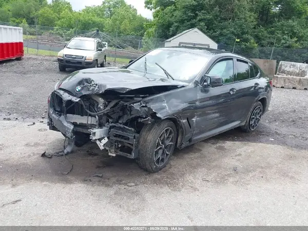 5UX43DT02R9U72722 2024 BMW X4 - Image 2