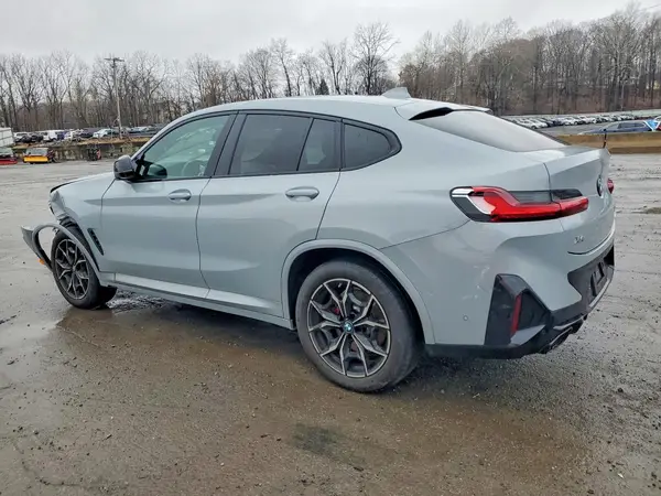 5UX43DT02R9X52706 2024 BMW X4 - Image 2