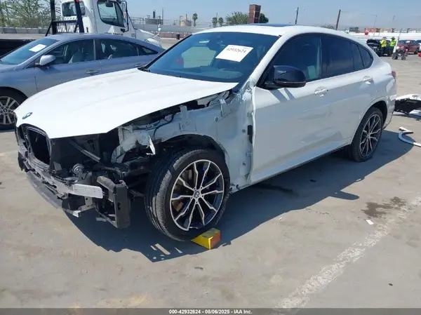 5UX43DT03N9J60127 2022 BMW X4 - Image 2