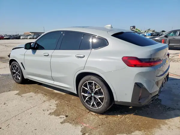 5UX43DT03N9L49652 2022 BMW X4 - Image 2