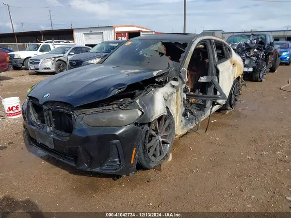 5UX43DT03R9V02312 2024 BMW X4 - Image 2