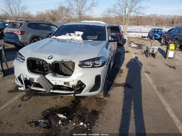 5UX43DT04N9J09364 2022 BMW X4 - Image 2