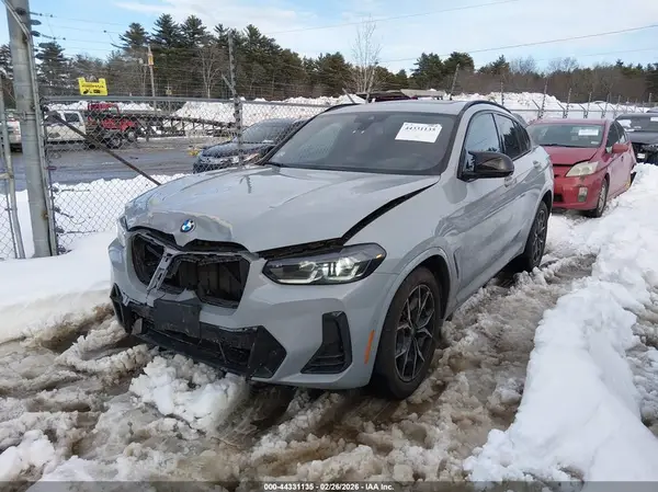 5UX43DT04S9Y39349 2025 BMW X4 - Image 2