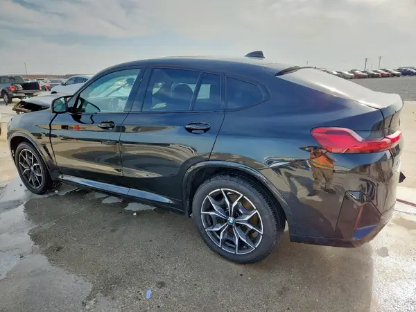 5UX43DT05R9V33657 2024 BMW X4 - Image 2