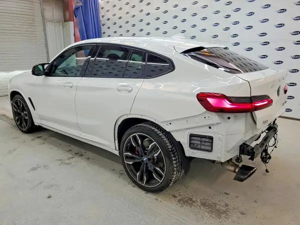 5UX43DT05S9Y09647 2025 BMW X4 - Image 2