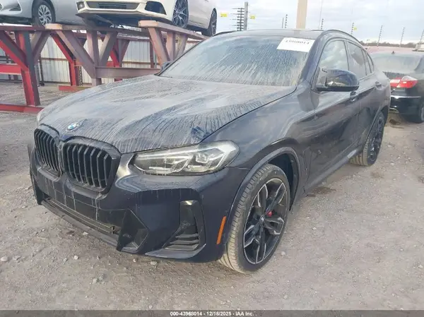 5UX43DT06N9K31966 2022 BMW X4 - Image 2