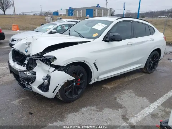 5UX43DT06N9M66481 2022 BMW X4 - Image 2