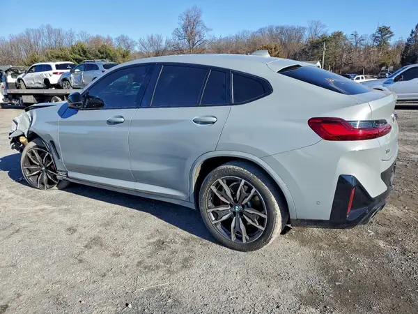 5UX43DT09N9K11789 2022 BMW X4 - Image 2