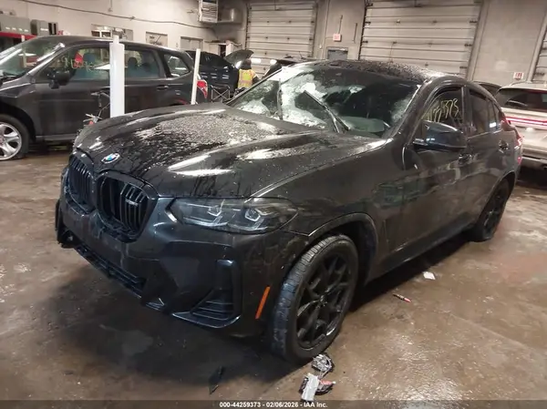 5UX43DT0XN9L81806 2022 BMW X4 - Image 2