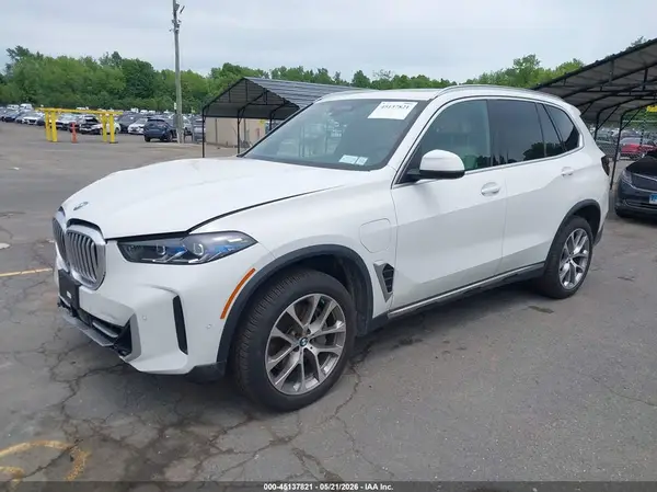 5UX43EU00T9122582 2026 BMW X5 - Image 2