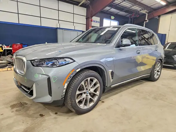 5UX43EU01T9291753 2026 BMW X5 - Image 1