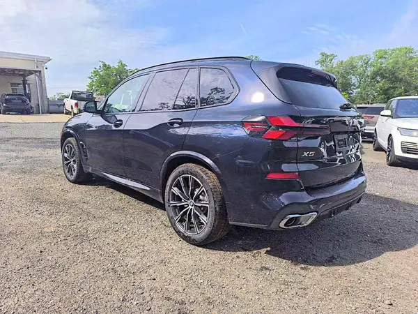 5UX43EU01T9339655 2026 BMW X5 - Image 2
