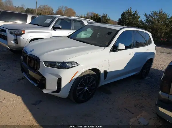 5UX43EU02R9T09752 2024 BMW X5 - Image 2