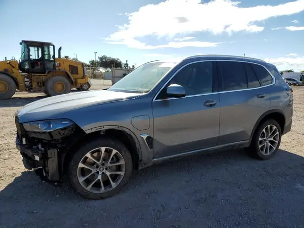 5UX43EU02R9T41083 2024 BMW X5 - Image 1