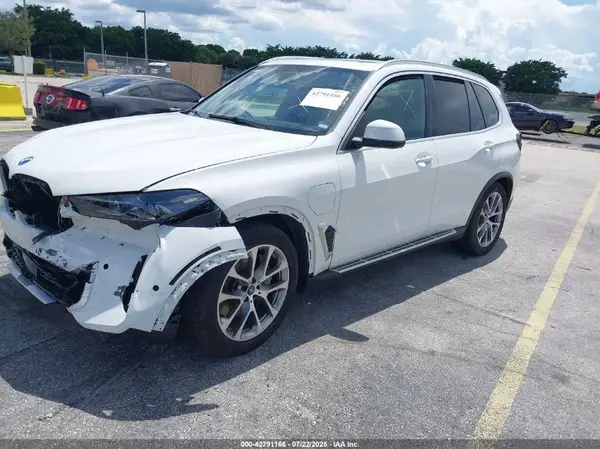 5UX43EU02S9Y03163 2025 BMW X5 - Image 2