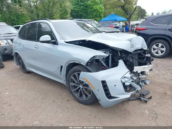 5UX43EU02S9Y89879 2025 BMW X5 - Image 1