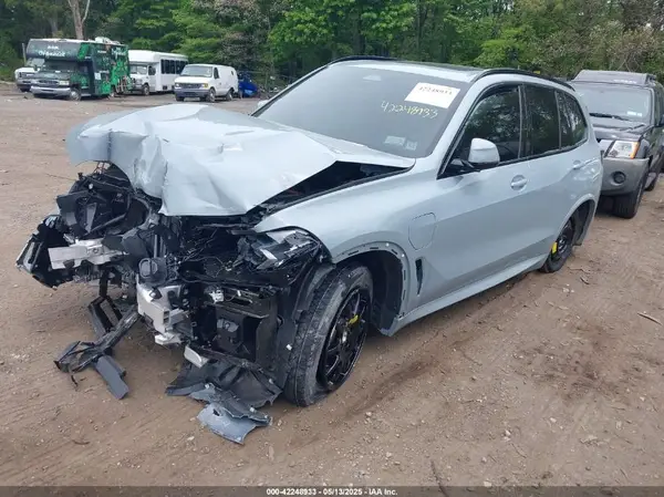 5UX43EU02S9Y89879 2025 BMW X5 - Image 2