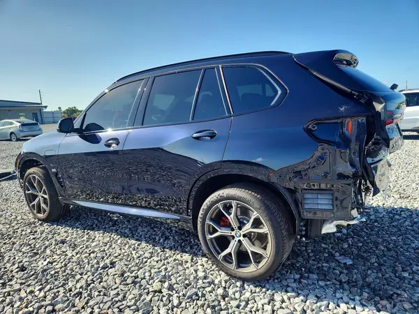 5UX43EU02T9243405 2026 BMW X5 - Image 2