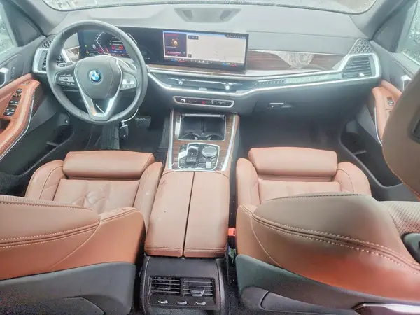 5UX43EU02T9256946 2026 BMW X5 - Image 8