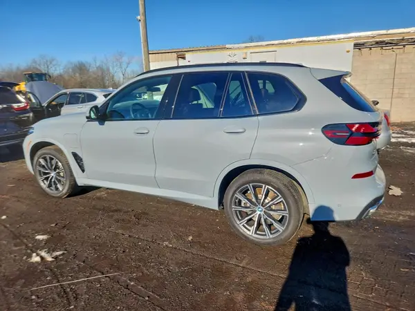 5UX43EU03R9T59429 2024 BMW X5 - Image 2