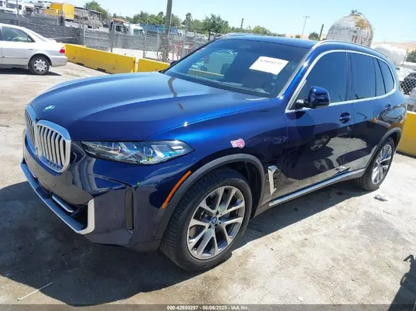 5UX43EU03S9X41983 2025 BMW X5 - Image 2