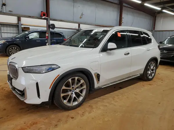 5UX43EU04R9U03843 2024 BMW X5 - Image 1