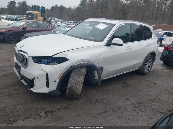 5UX43EU04S9X56475 2025 BMW X5 - Image 2
