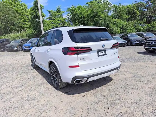 5UX43EU04T9355056 2026 BMW X5 - Image 2