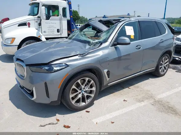 5UX43EU05R9T43913 2024 BMW X5 - Image 2