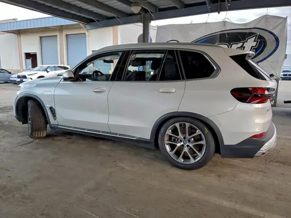 5UX43EU05S9Y38229 2025 BMW X5 - Image 2