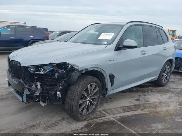 5UX43EU05S9Y70923 2025 BMW X5 - Image 2