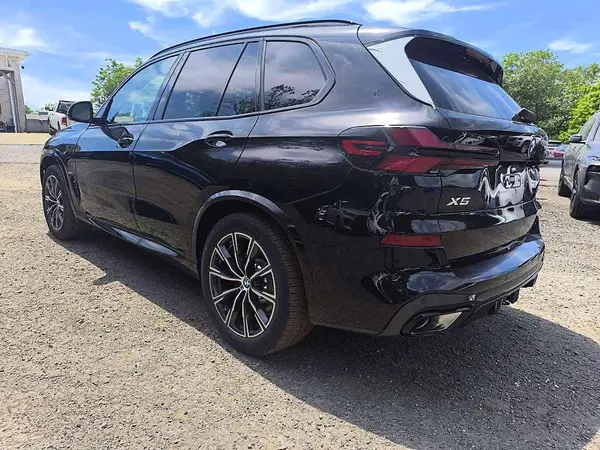 5UX43EU06T9434387 2026 BMW X5 - Image 2