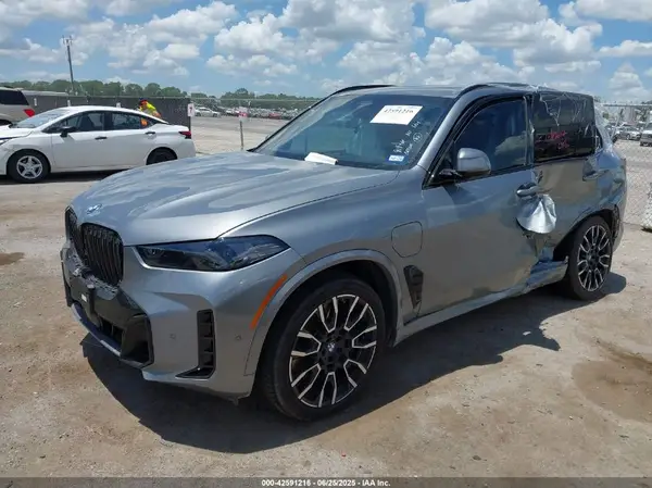 5UX43EU08S9Y53243 2025 BMW X5 - Image 2