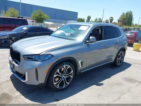 5UX43EU08S9Y88073 2025 BMW X5 - Image 2