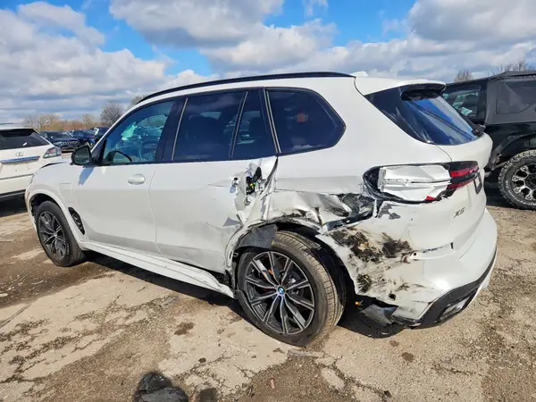 5UX43EU08T9208142 2026 BMW X5 - Image 2