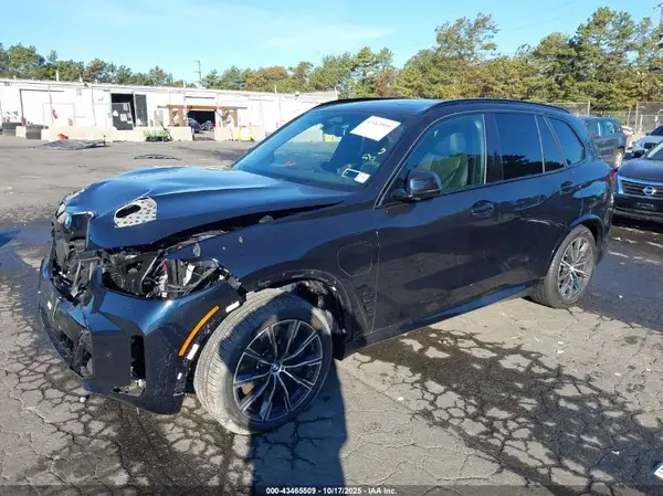 5UX43EU09T9025025 2026 BMW X5 - Image 2