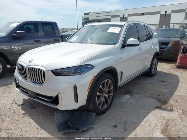 5UX43EU09T9243921 2026 BMW X5 - Image 2