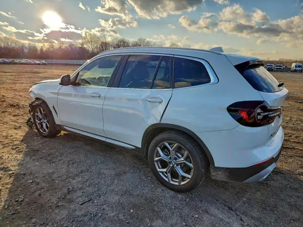 5UX53DP01R9U38382 2024 BMW X3 - Image 2
