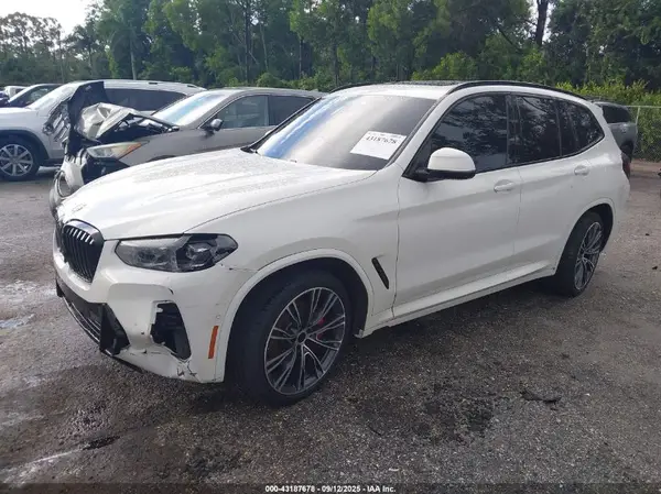 5UX53DP03R9U53045 2024 BMW X3 - Image 2