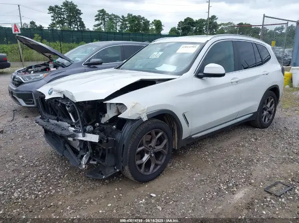 5UX53DP04N9J21058 2022 BMW X3 - Image 2