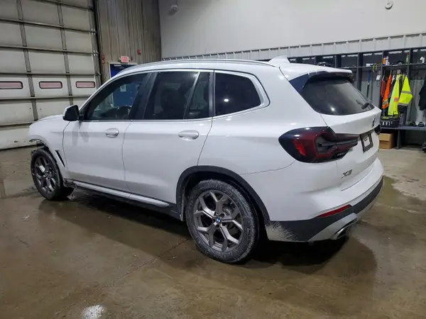 5UX53DP05N9K59319 2022 BMW X3 - Image 2