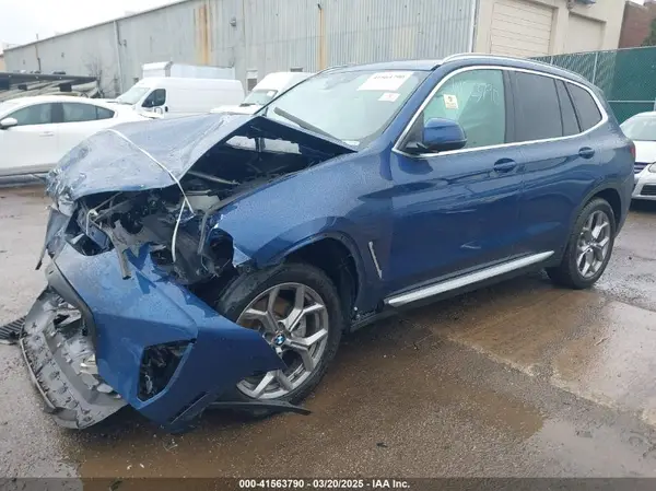 5UX53DP05N9L51319 2022 BMW X3 - Image 2